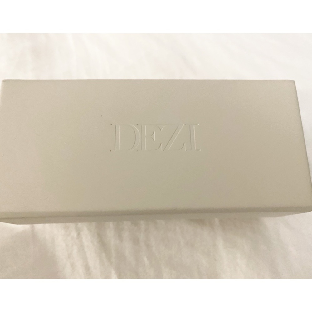 Dezi sunglasses case.